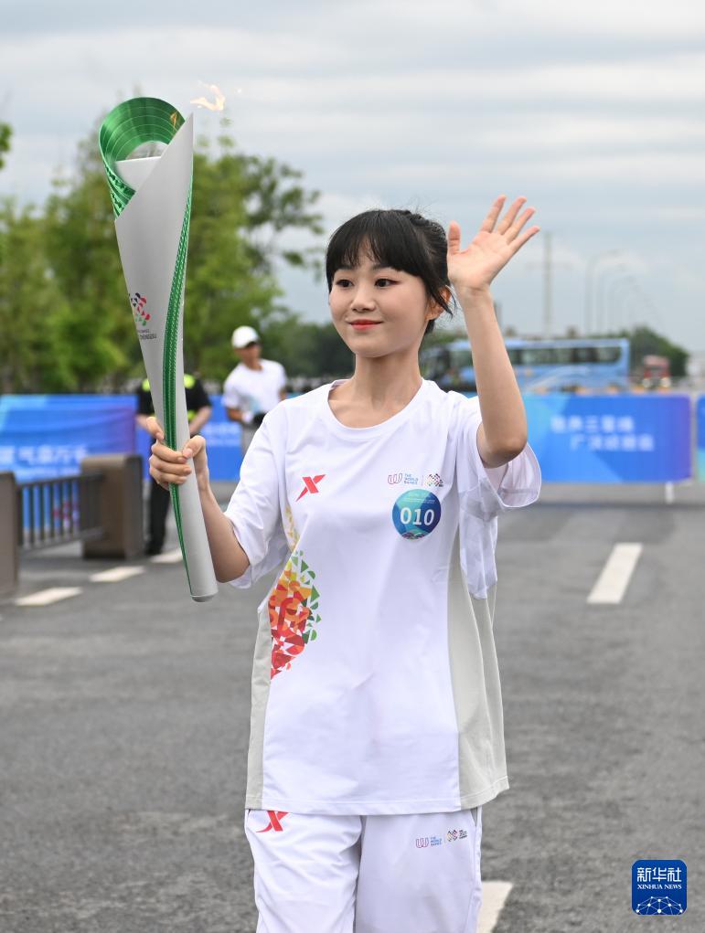 当日, 刘坤, 在四川举行