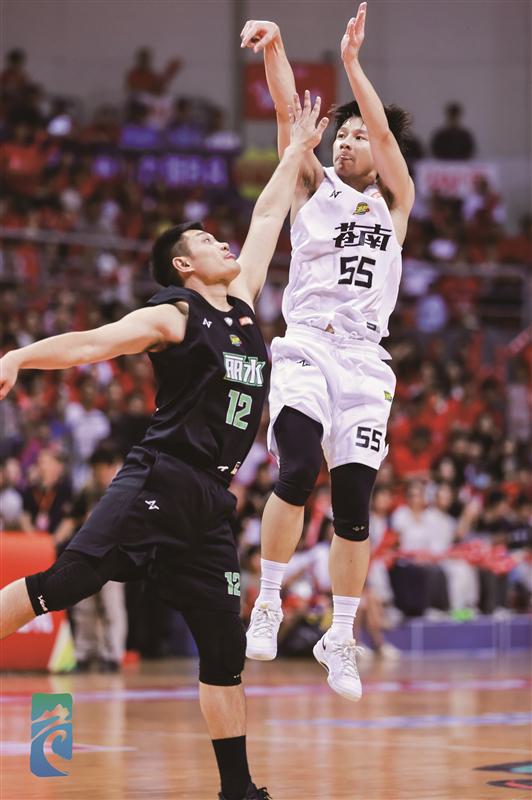 馆人头攒动 馆人头攒动