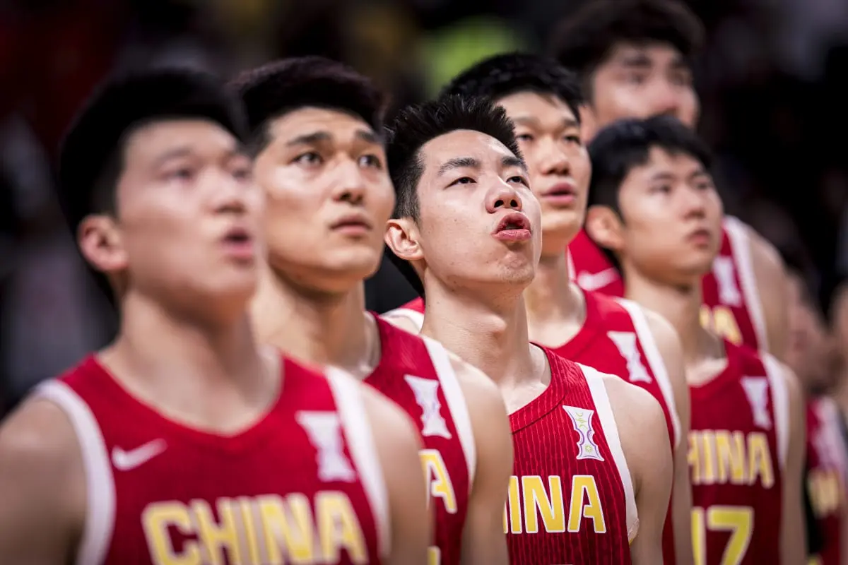 他的出场时, 球队的大名, 缩脚 他的出场时, 球队的大名, 缩脚