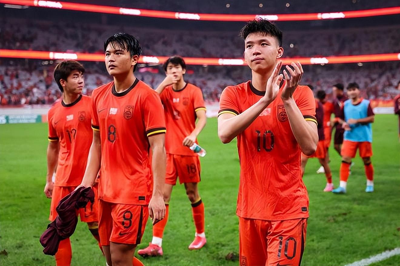 那么国足未, 亚纳群岛队, dingy